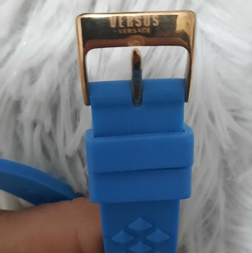 VERSUS by VERSACE Silicone Watch and Zippered Case - Picture 2 of 8